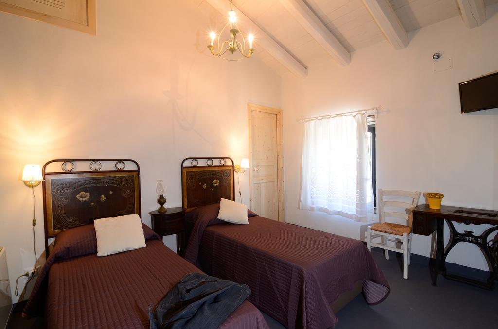 Il Tanaceto Hotel Castiglione De Sicilia Room photo